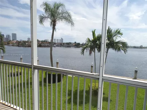 3010 Marcos Dr #R206, Aventura, FL 33160