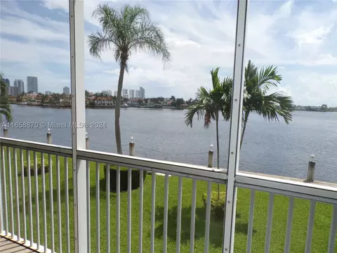 3010 Marcos Dr #R206, Aventura, FL 33160