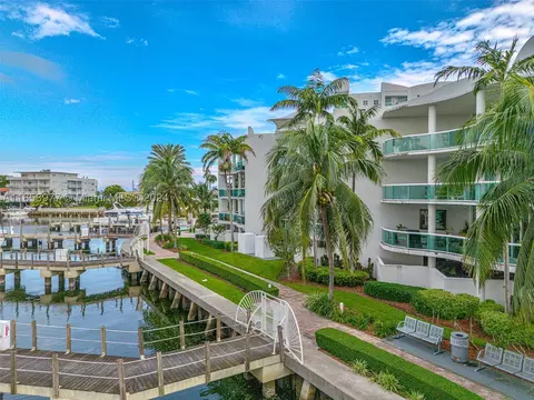 7914 Harbor Island Dr #104, North Bay Village, FL 33141