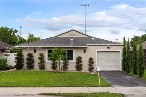 5834 SW 97th Ter, Cooper City, FL 33328