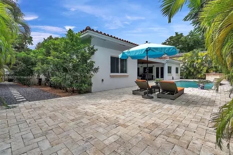 Exterior - 1011 Madrid St, Coral Gables, FL 33134 photo 11 of 13