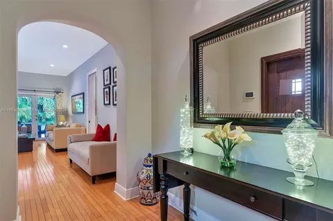 Entry Way - 1011 Madrid St, Coral Gables, FL 33134 photo 4 of 10