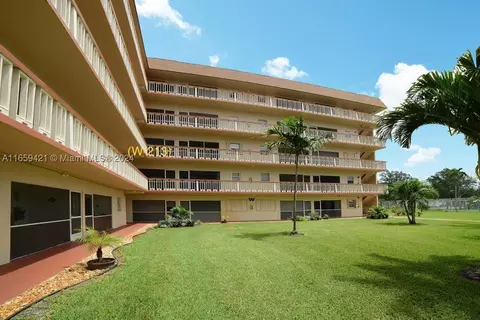 5300 Washington St #W213, Hollywood, FL 33021
