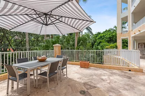 715 Crandon Blvd #206, Key Biscayne, FL 33149