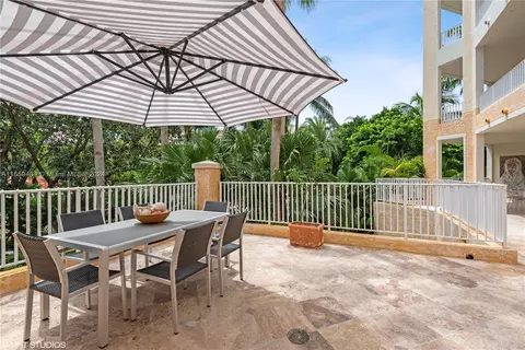 715 Crandon Blvd #206, Key Biscayne, FL 33149