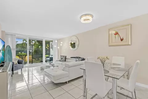 115 Royal Park Dr #1E, Oakland Park, FL 33309