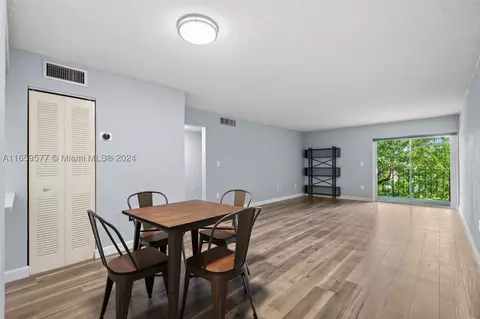 1890 W 56th St #1318, Hialeah, FL 33012