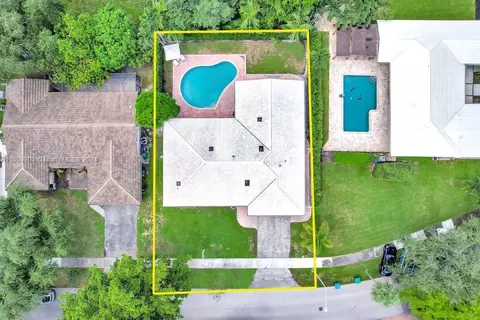 14530 Sabal Dr, Miami Lakes, FL 33014 photo 37