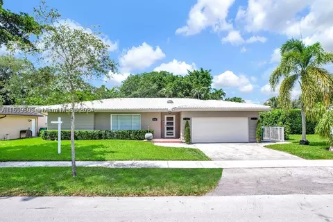 14530 Sabal Dr, Miami Lakes, FL 33014