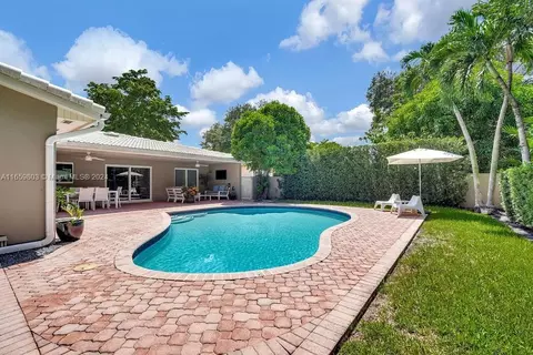 14530 Sabal Dr, Miami Lakes, FL 33014 photo 32