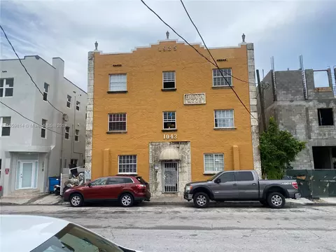 1043 NW 2nd St #16, Miami, FL 33128