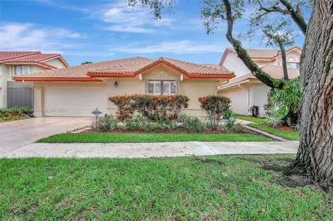 9521 NW 18th Pl, Plantation, FL 33322