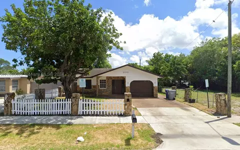2210 NW 4th St, Pompano Beach, FL 33069
