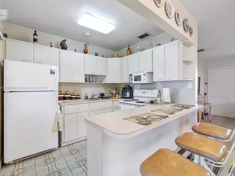 665 E 8th Ct, Hialeah, FL 33010 photo 7
