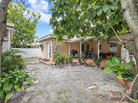 665 E 8th Ct, Hialeah, FL 33010 photo 19