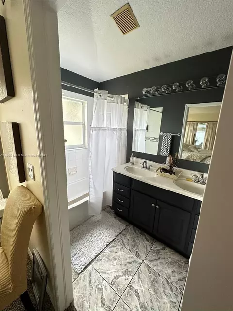 Bath - 5421 Watson Rd, Riverview, FL 33578 photo 6 of 8