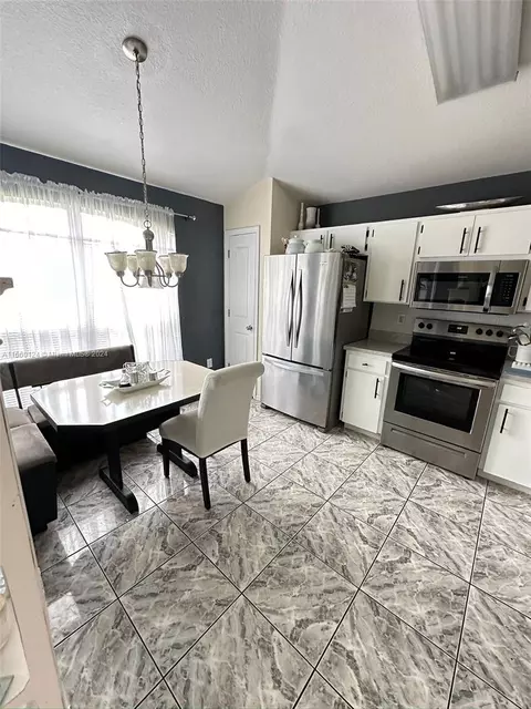 Kitchen - 5421 Watson Rd, Riverview, FL 33578 photo 3 of 6