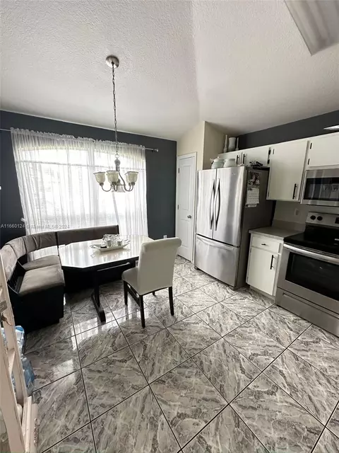 Kitchen - 5421 Watson Rd, Riverview, FL 33578 photo 5 of 6