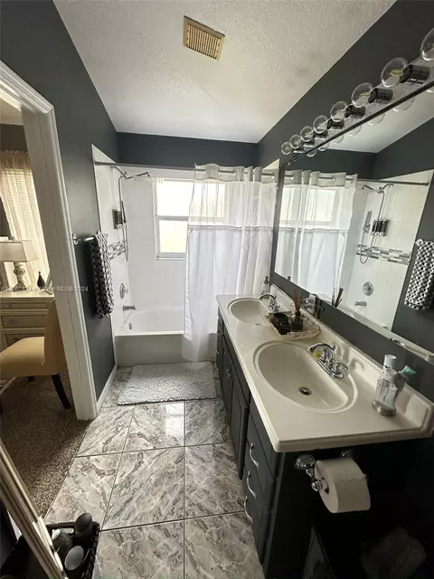 Bath - 5421 Watson Rd, Riverview, FL 33578 photo 7 of 8
