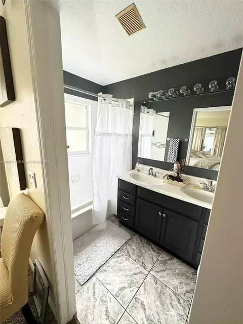 Bath - 5421 Watson Rd, Riverview, FL 33578 photo 5 of 8