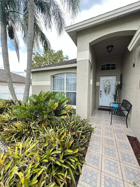 Exterior - 5421 Watson Rd, Riverview, FL 33578 photo 4 of 8