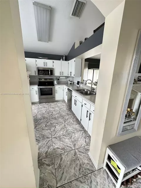 Kitchen - 5421 Watson Rd, Riverview, FL 33578 photo 1 of 6