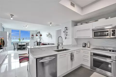 2641 N Flamingo Rd #2406N, Sunrise, FL 33323