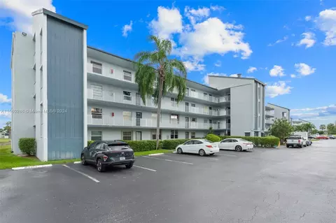 7624 NW 18th St #302, Margate, FL 33063