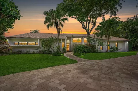521 W Lake Dasha Dr, Plantation, FL 33324