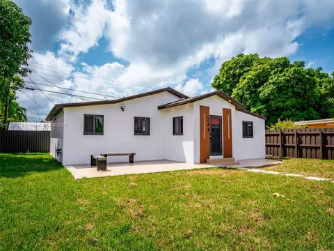 244 E 15th St, Hialeah, FL 33010 photo 1