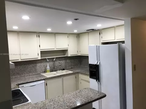 3100 W Rolling Hills Cir #103, Davie, FL 33328