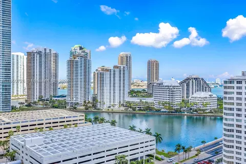 950 Brickell Bay Dr #1806, Miami, FL 33131