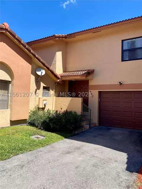 943 SW 113th Ter, Pembroke Pines, FL 33025