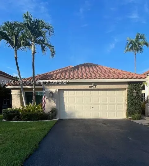 8932 S Lake Park Cir S, Davie, FL 33328