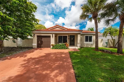 9041 NW 193rd Ter, Hialeah, FL 33018