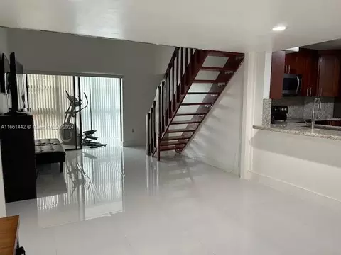 9433 Fontainebleau Blvd #209, Miami, FL 33172