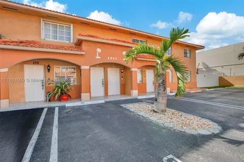 2527 W 76th St #208, Hialeah, FL 33016