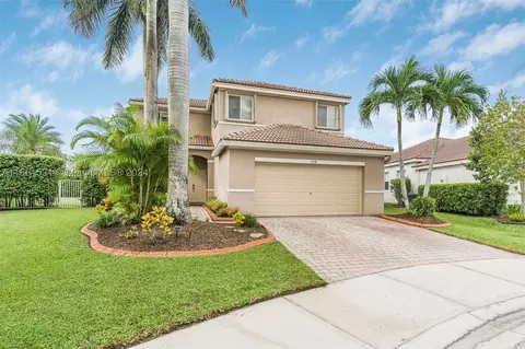 528 Live Oak Ln, Weston, FL 33327