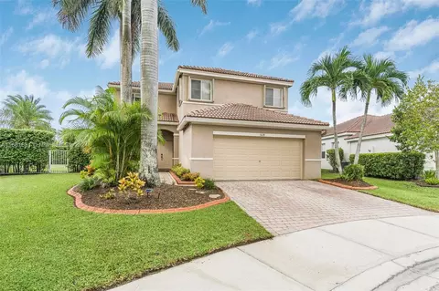 528 Live Oak Ln, Weston, FL 33327