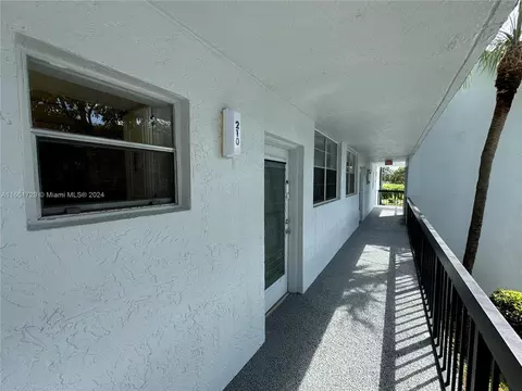 3200 Holiday Springs Blvd #3-210, Margate, FL 33063
