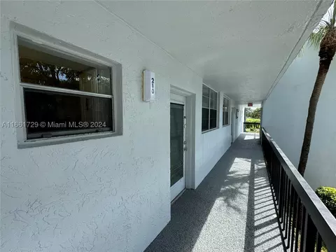 3200 Holiday Springs Blvd #3-210, Margate, FL 33063
