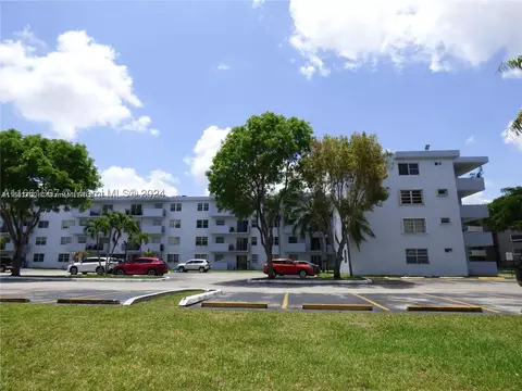 1221 SW 122nd Ave #212, Miami, FL 33184