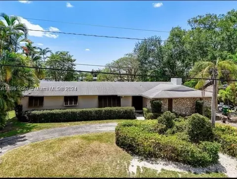 13700 SW 70th Ave, Palmetto Bay, FL 33158