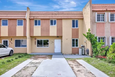 916 W 81st Pl, Hialeah, FL 33014