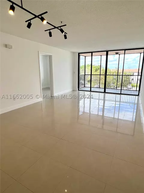 20860 San Simeon Way #301-6, Miami, FL 33179