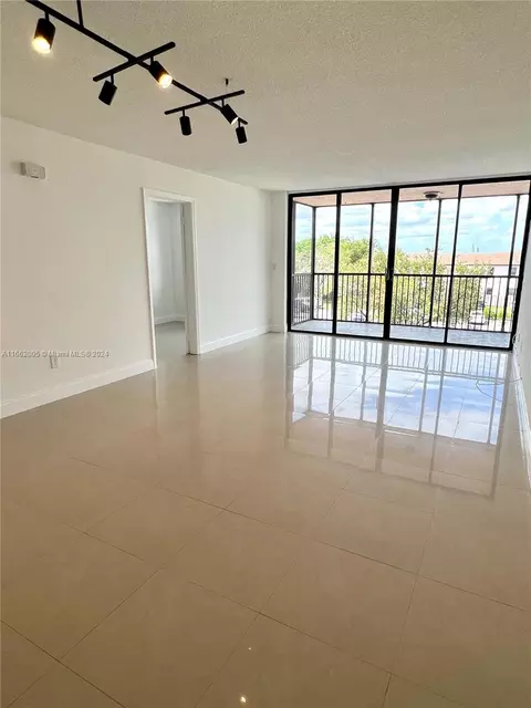 20860 San Simeon Way #301-6, Miami, FL 33179