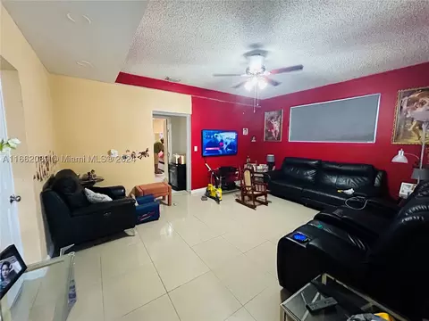 491 E 39th St, Hialeah, FL 33013