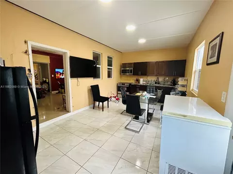 491 E 39th St, Hialeah, FL 33013 photo 2