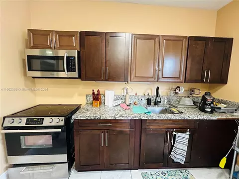 491 E 39th St, Hialeah, FL 33013 photo 3
