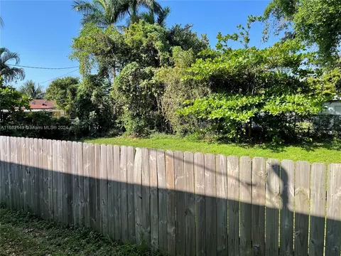 000 147 St, Miami, FL 33161